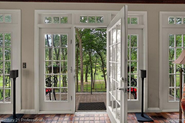 Property Photo: 5423 Bristol Parke Drive MI 48348