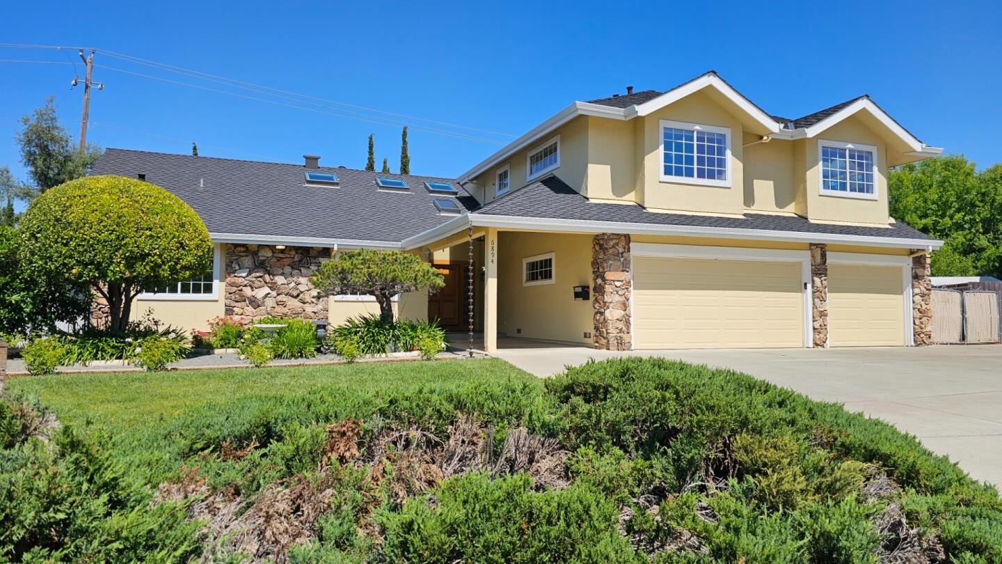 Property Photo: 6894 Serenity Court CA 95120