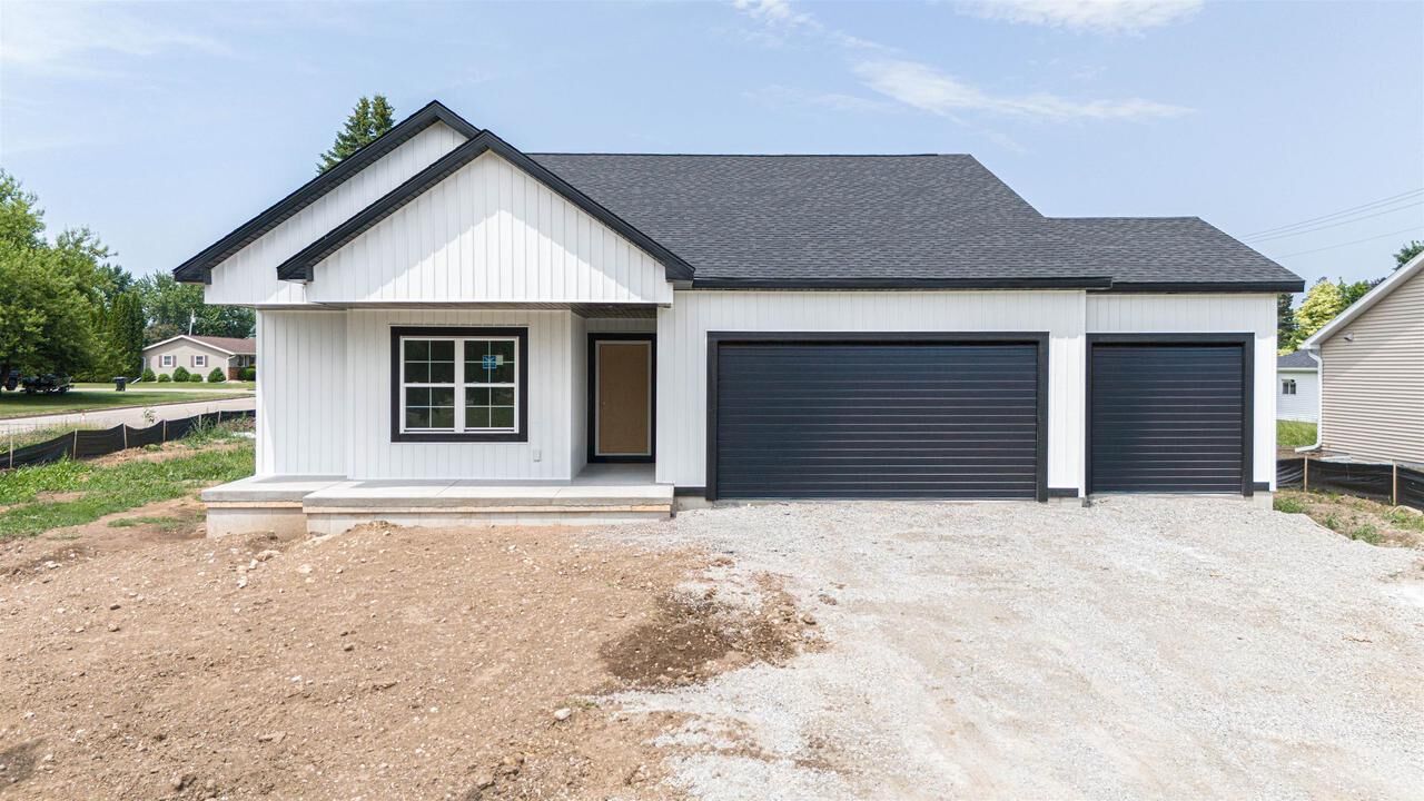 Property Photo:  504 Village Lane  WI 54971 