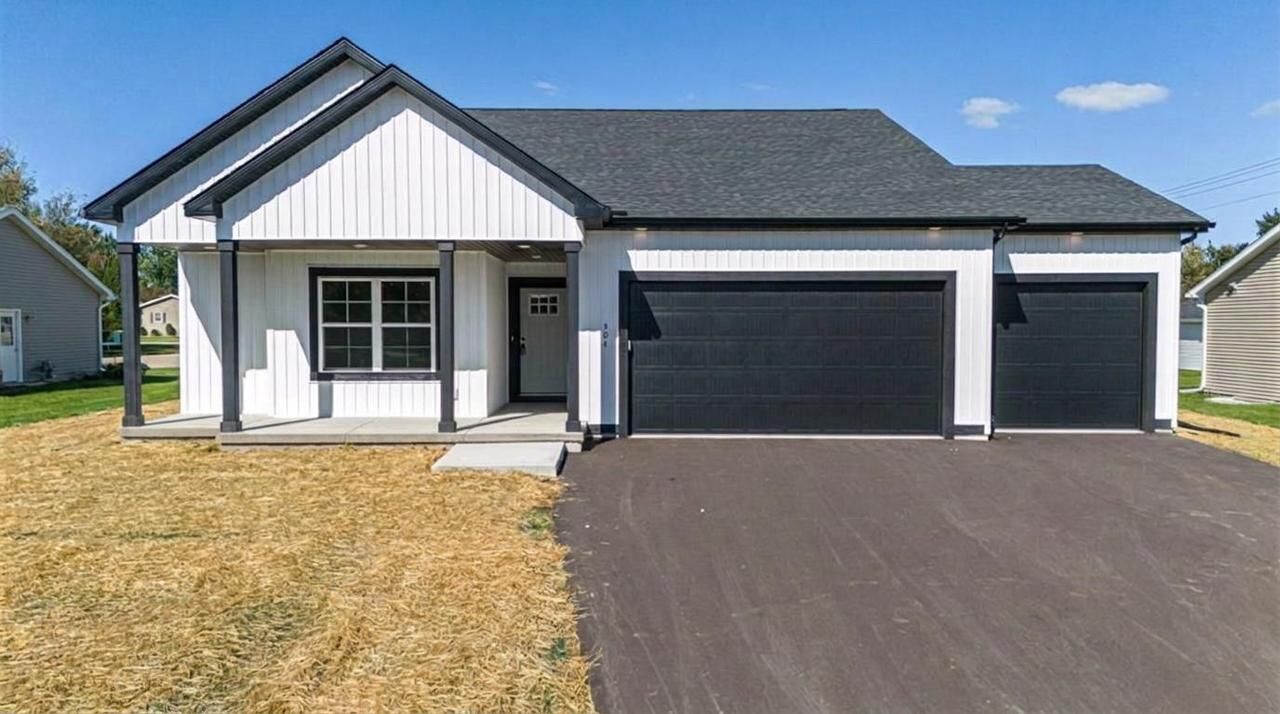 Property Photo:  504 Village Lane  WI 54971 