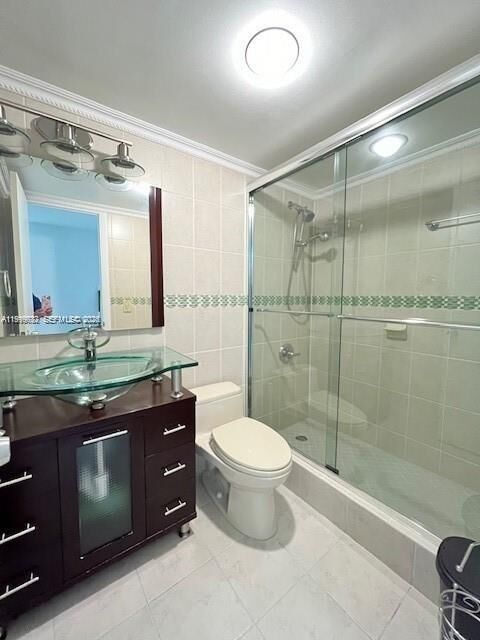 Property Photo:  2540 W 67th Pl 204-28  FL 33016 