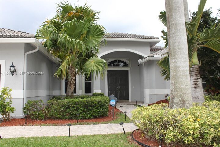 Property Photo: 870 Reflection Ln 870 FL 33327