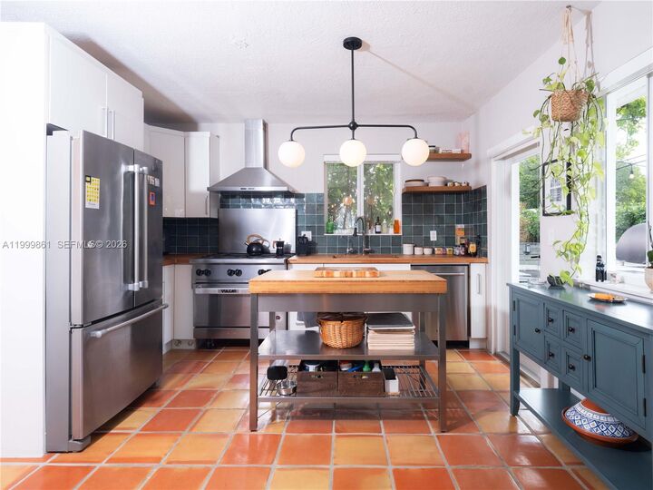 Property Photo:  455 NE 111th St  FL 33161 