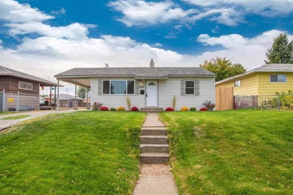 Property Photo:  2124 E Rich Ave  WA 99207 