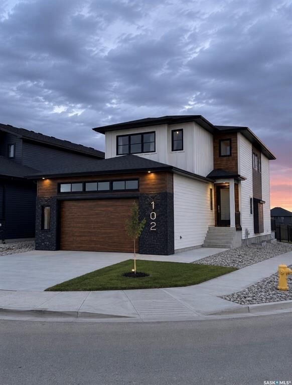 102 Cockcroft Manor — photo 1