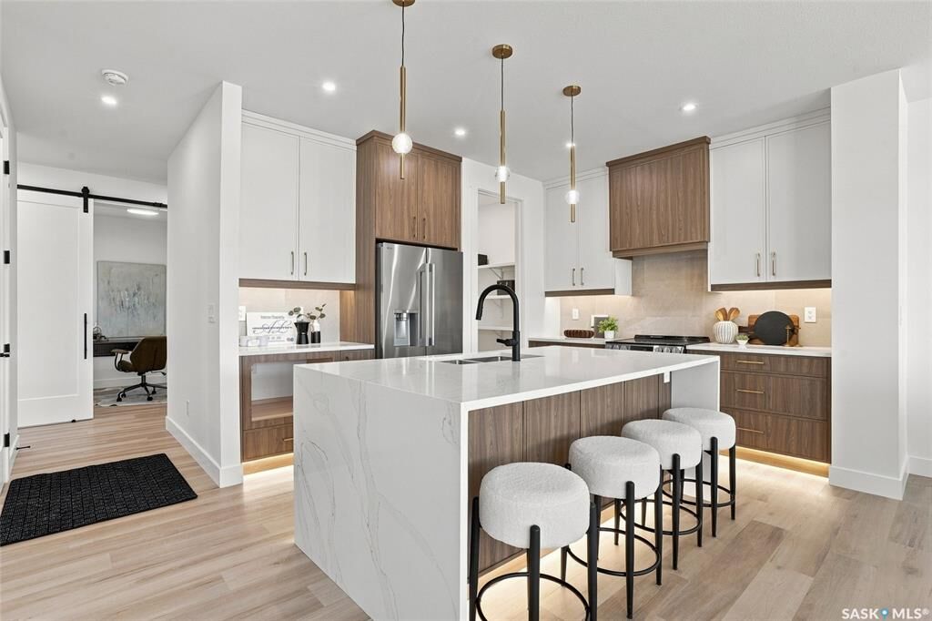 Property Photo: 102 Cockcroft Manor SK S7V 1Y5