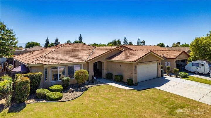 Property Photo:  5813 Ragusa Lane  CA 93308 