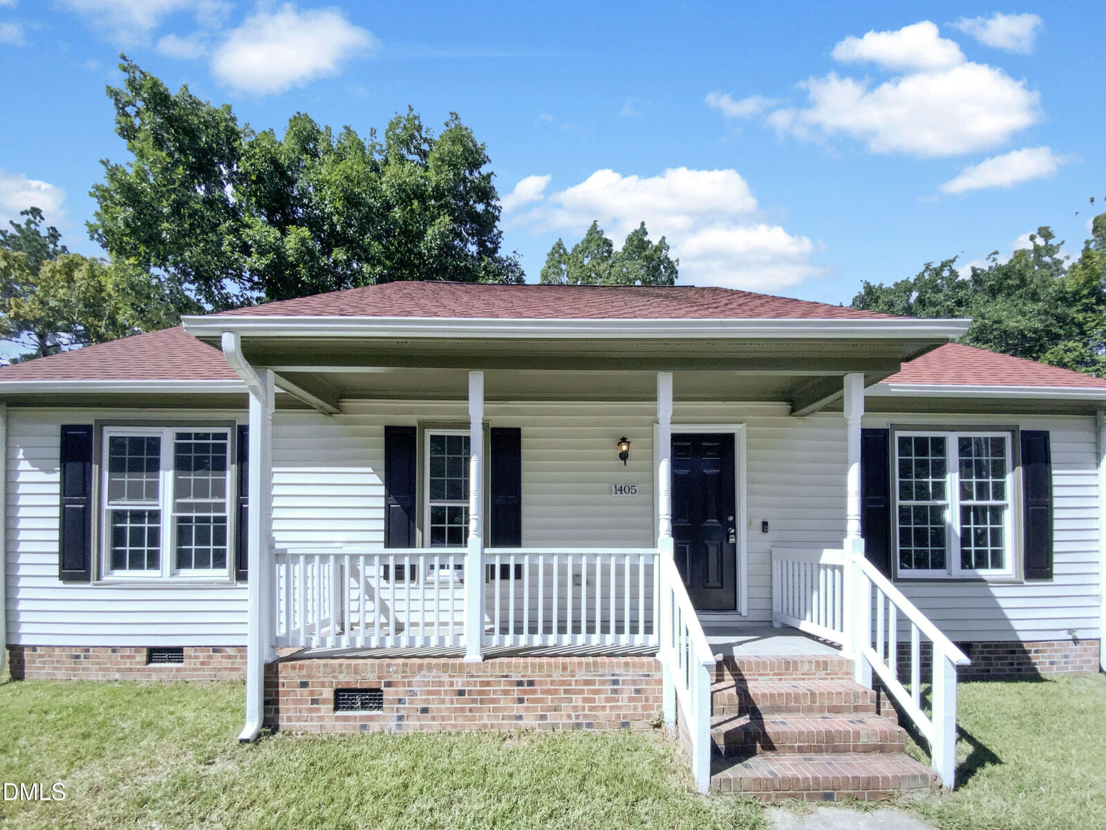Property Photo:  1405 Cross Link Road  NC 27610 