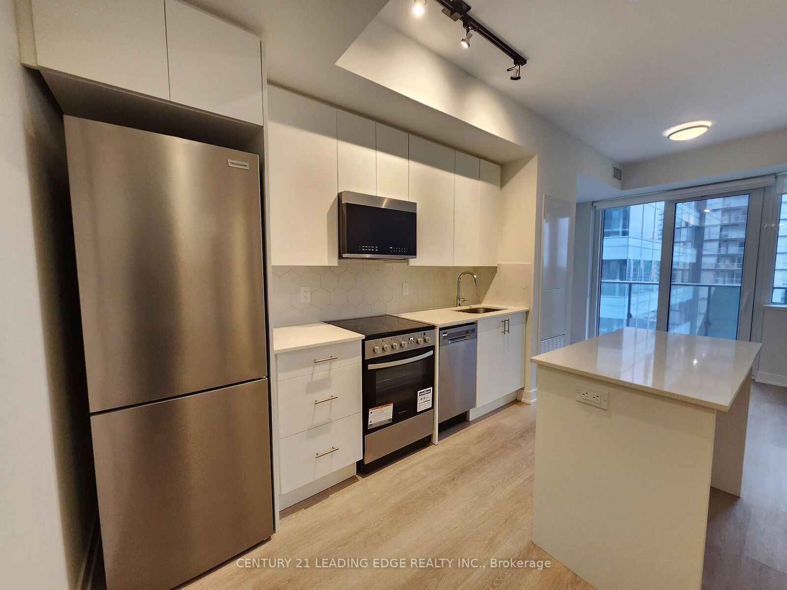 Property Photo:  15 Ellierslie Avenue 1004  ON M2N 0L7 