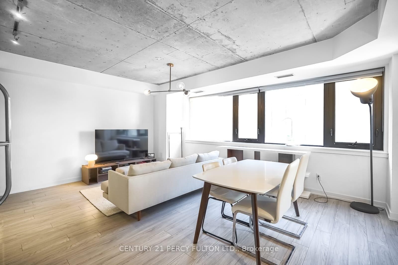 Property Photo:  400 Wellington Street W 302  ON M5V 0B5 