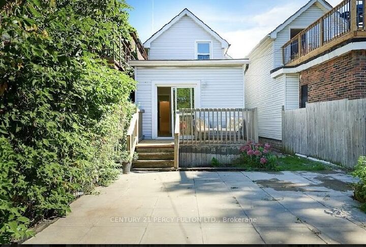 Property Photo:  195 Sherman Avenue N  ON L8L 6M8 