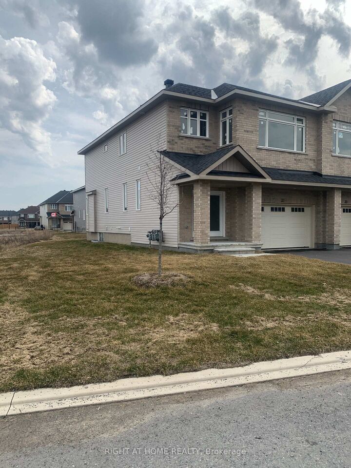 Property Photo: 32 Wylie Way ON K7C 0C4