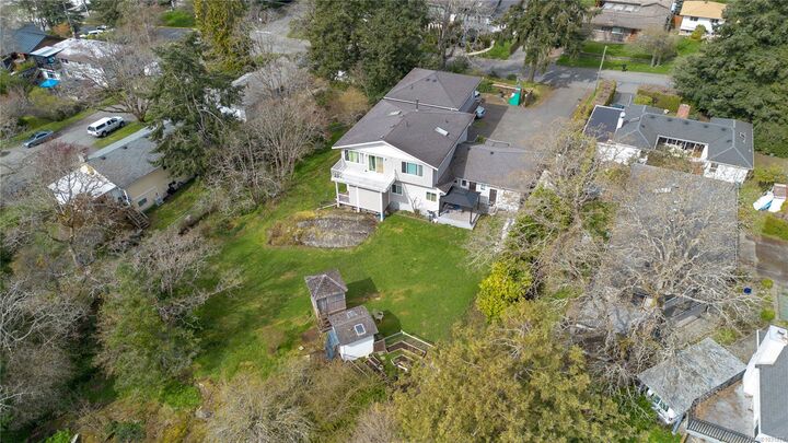 Property Photo: 863 Parklands Dr BC V9A 4L6