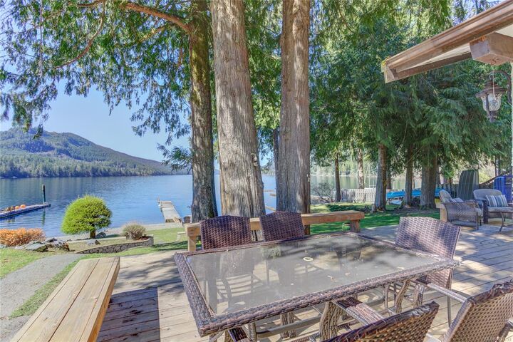 Property Photo: 7774 Sunset Dr BC V0R 2G0