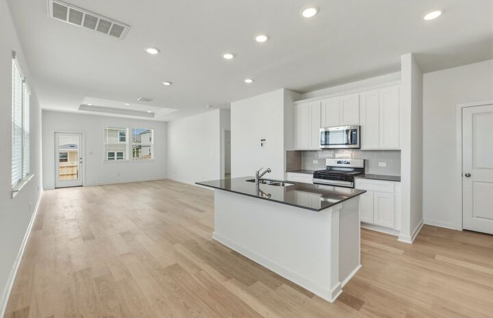 Property Photo:  559 Kapok Street  TX 76610 