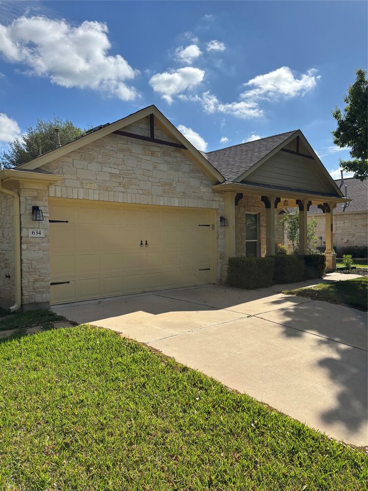 Property Photo: 634 River Bluff Circle TX 78626