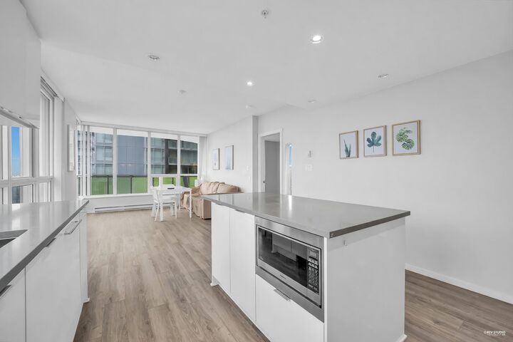 Property Photo: 6638 Dunblane Avenue 1607 BC V5H 0G8