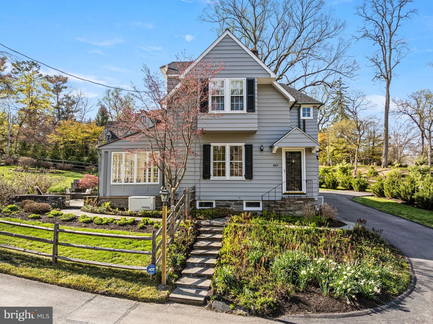 Property Photo: 261 Farm Road PA 19041