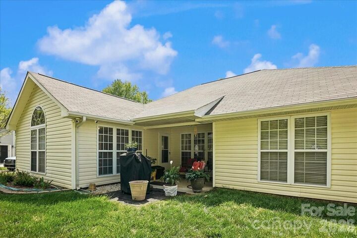 Property Photo:  2127 Candlelight Woods Drive  NC 28105 