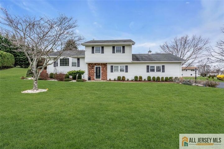 Property Photo:  5 Travis Court  NJ 08831 