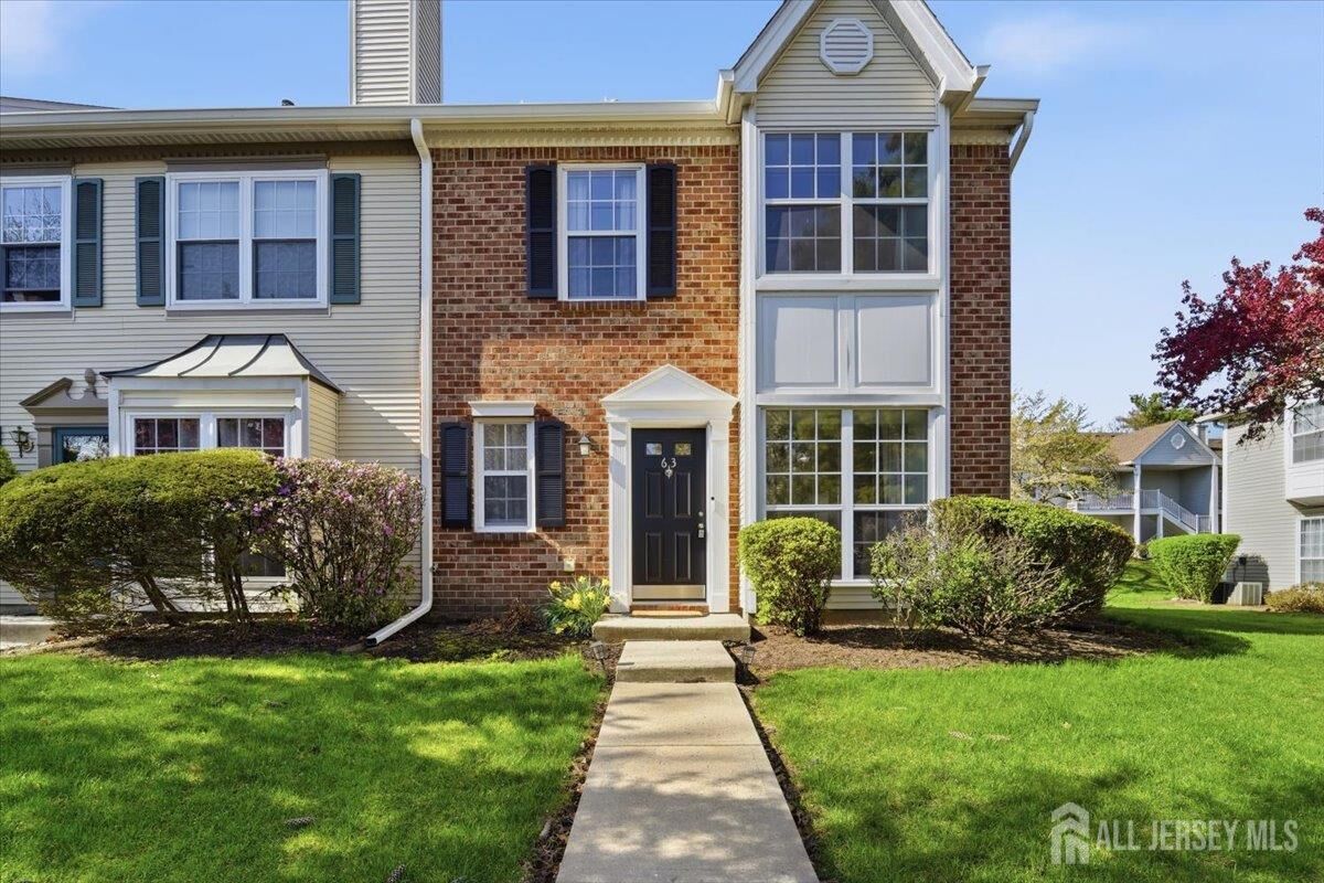 Property Photo:  63 Amberly Court  NJ 08823 