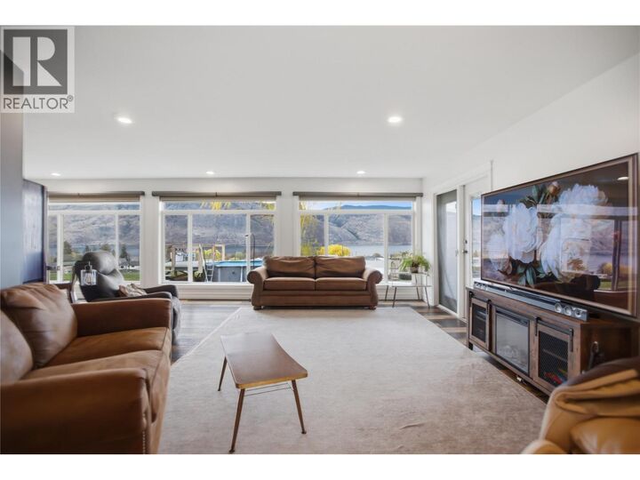 6998 Vista Drive — photo 1