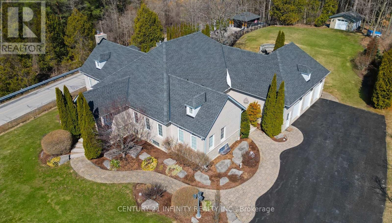 Property Photo:  1501 Kodiak Street  ON L1Y 1A8 