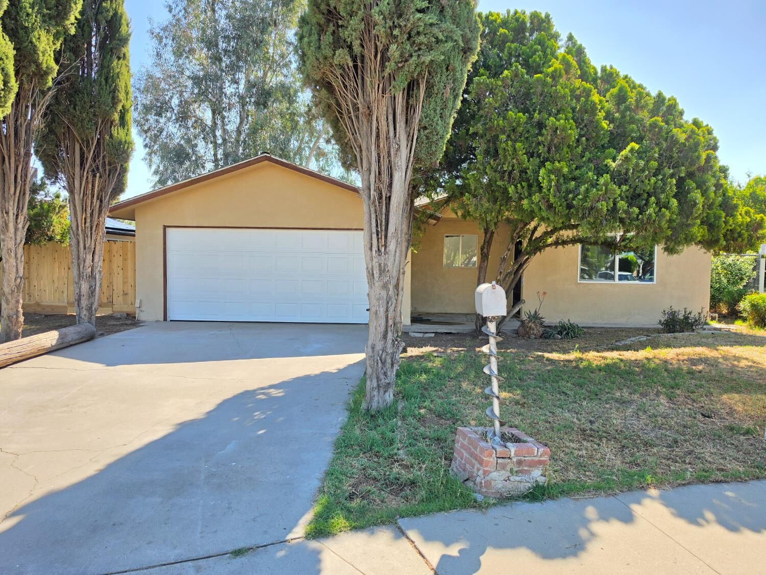Property Photo:  1324 Hume Drive  CA 93657 
