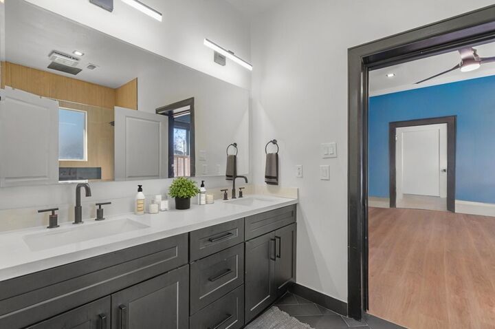 Property Photo:  943 Pecore Street  TX 77009 