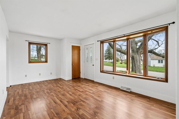 Property Photo:  940 Littlefield Road  IA 50701 