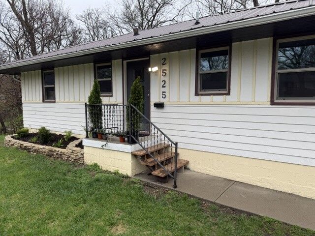 Property Photo: 2525 27th Street IA 50310