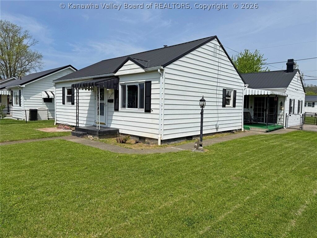 Property Photo:  2526 Washington Avenue  WV 25177 