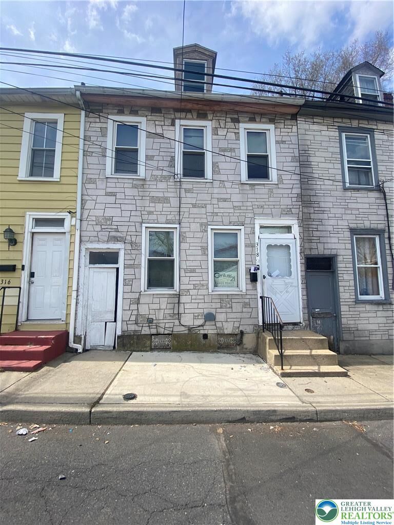 Property Photo:  318 N Lumber  PA 18102 