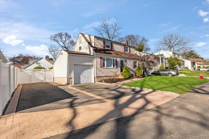 Property Photo:  10 Maple Road  NY 11746 