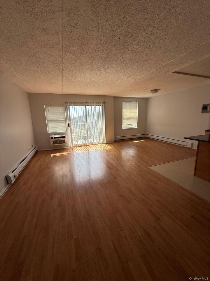 Property Photo:  35 Park Avenue 6T  NY 10901 