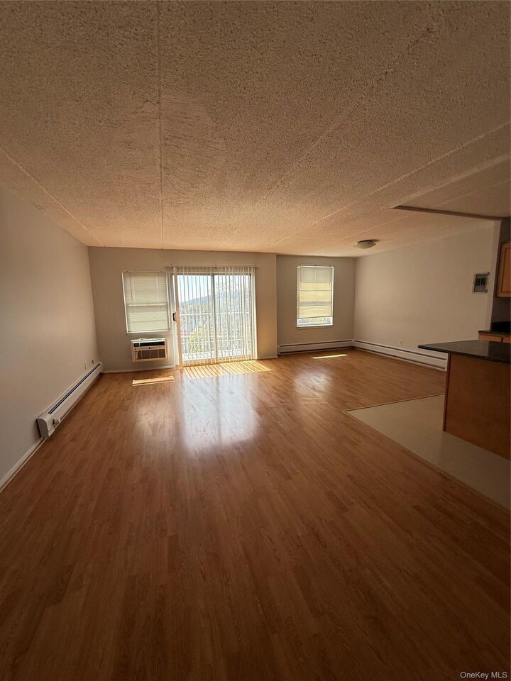 Property Photo:  35 Park Avenue 6T  NY 10901 