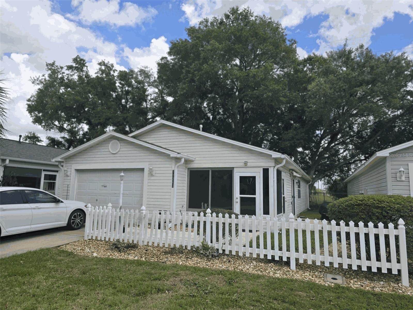 Property Photo:  17263 SE 93rd Demoss Court  FL 32162 