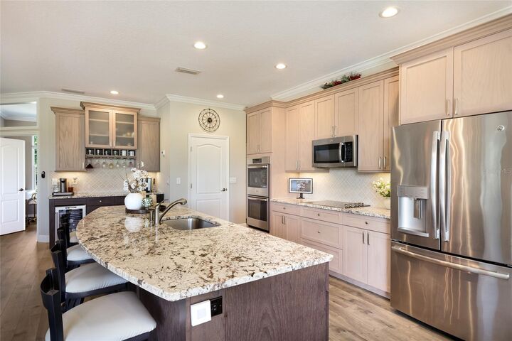 Property Photo: 9937 Laurel Valley Avenue Circle FL 34202