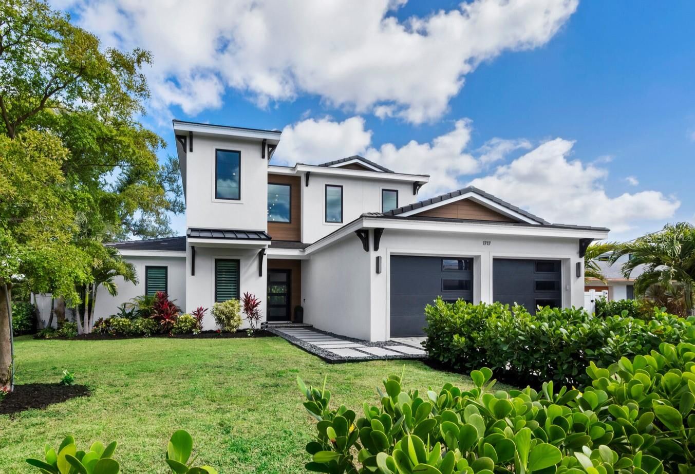 Property Photo:  1717 Alta Vista Street  FL 34236 