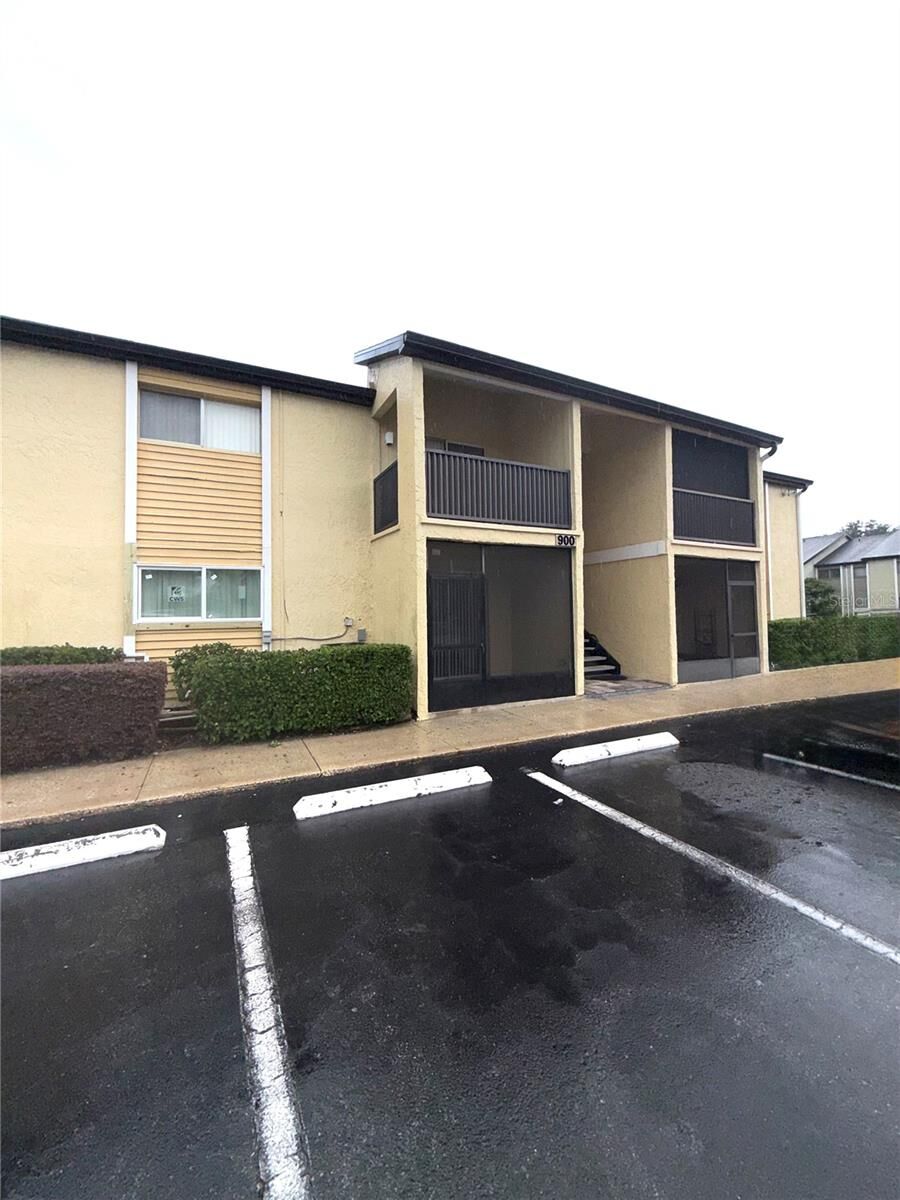 Property Photo: 900 Lake Destiny Road B FL 32714