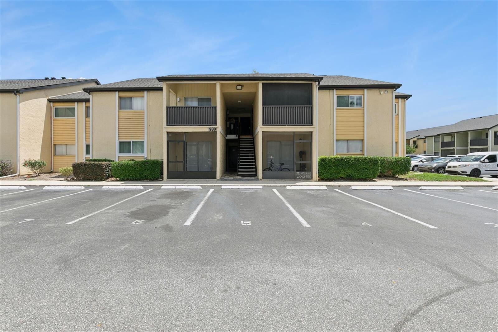 Property Photo:  900 Lake Destiny Road B  FL 32714 