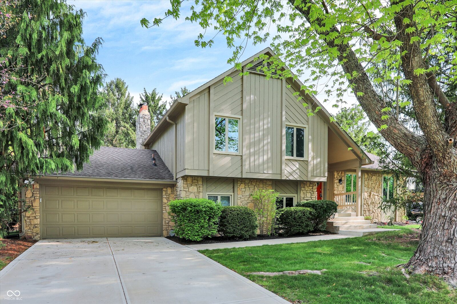 Property Photo:  1176 Driftwood Drive  IN 46033 