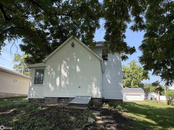 Property Photo:  118 West Burlington Avenue  IA 52655 