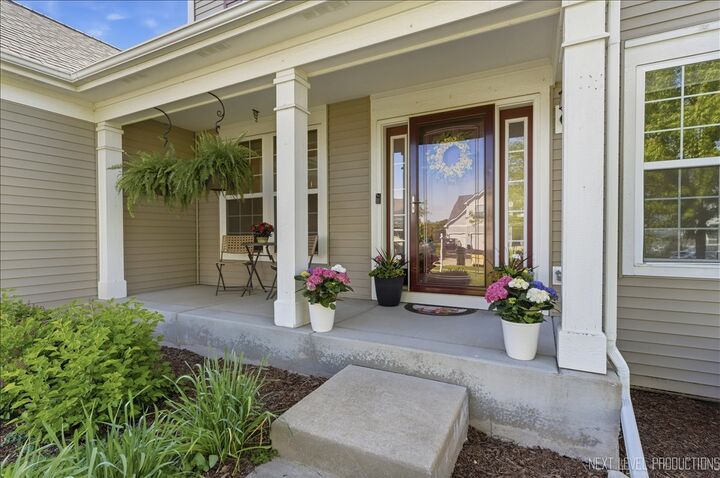 Property Photo:  1142 Midnight Place  IL 60560 