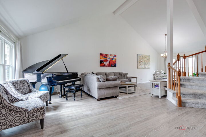 Property Photo:  212 Willow Parkway  IL 60089 