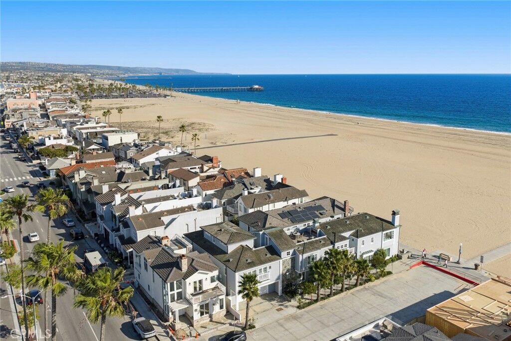 Property Photo:  524 W Oceanfront  CA 92661 