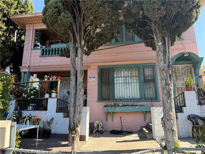 Property Photo:  1867 W 11th  CA 90006 