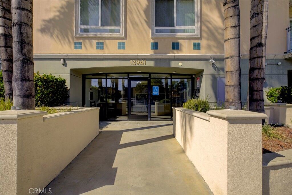 Property Photo:  13941 Sherman Way Boulevard 401  CA 91405 