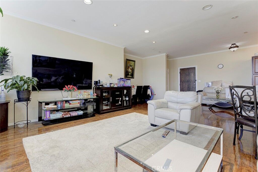 Property Photo:  13941 Sherman Way Boulevard 401  CA 91405 
