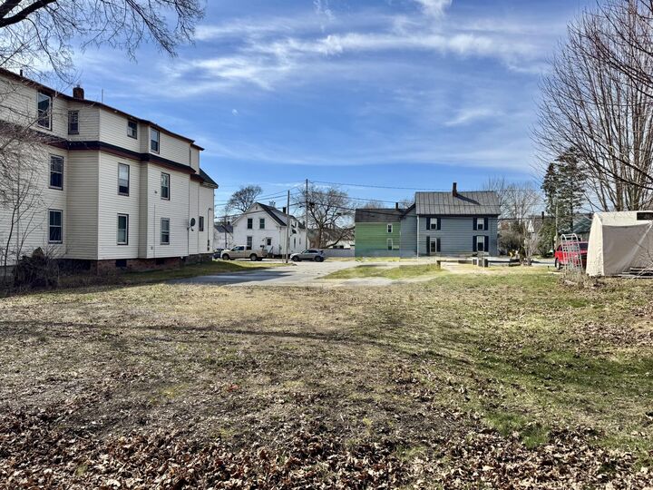 Property Photo:  25 Oak Street  ME 04901 